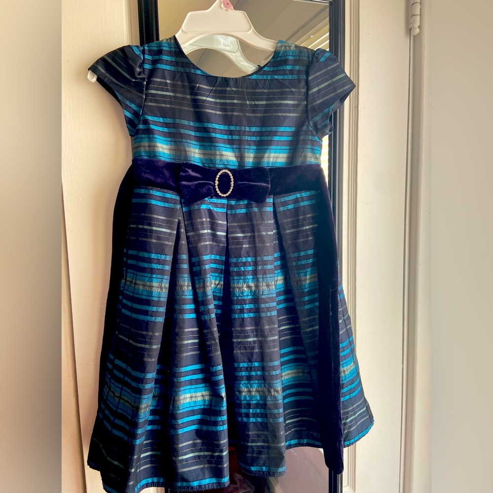 Beutiful little girls dress size 5